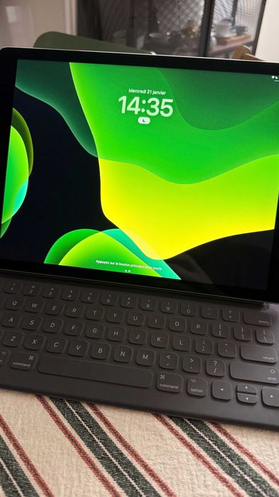 iPad Pro 12,9” (1ª geração) + Teclado oficial Apple
