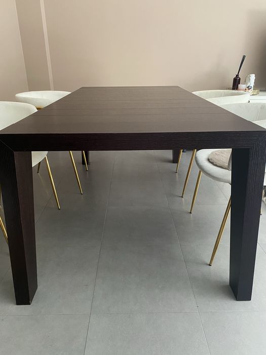 Mesa de refeicoes em madeira maciça ( carvalho escuro) marca Interforma