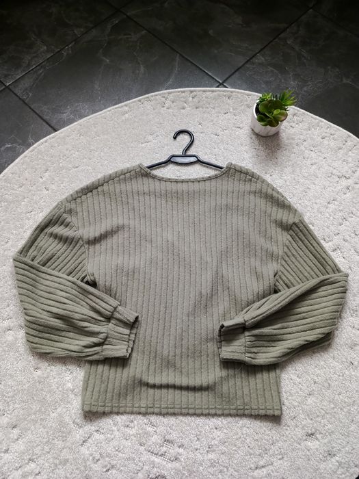 Stylowy sweter z Shein w prążki, rozmiar M oliwkowy ciepły stylowy sek