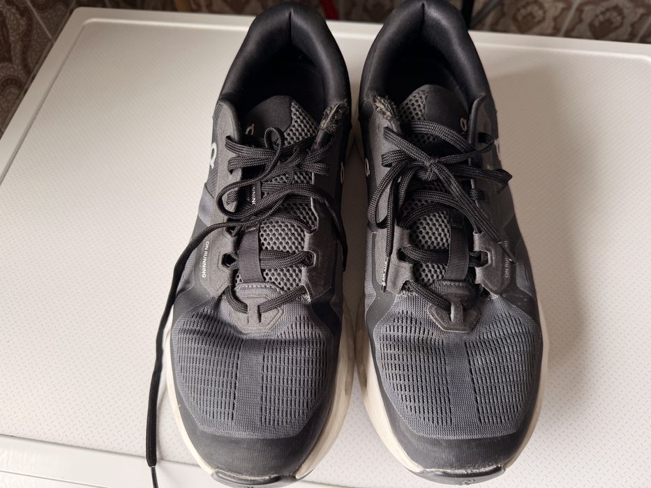 Tenis On running
