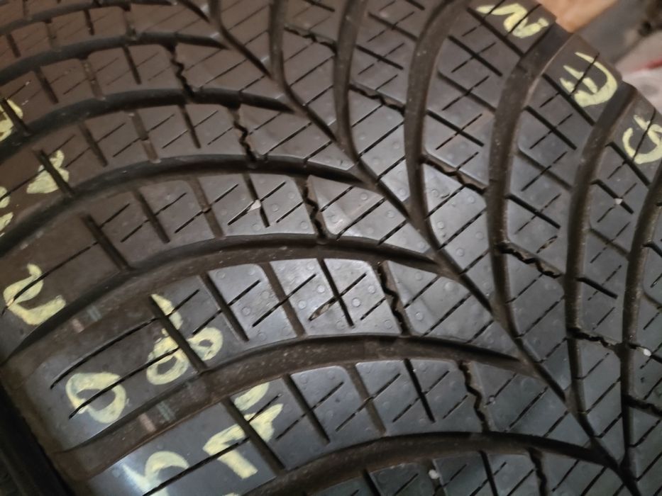 4x Goodyear Vector 4seasons Gen-3 215/50R18 92W  4 sztuki całoroczne