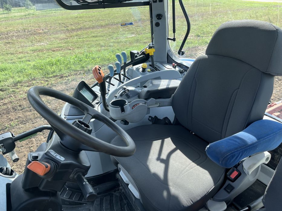 New Holland T7230
