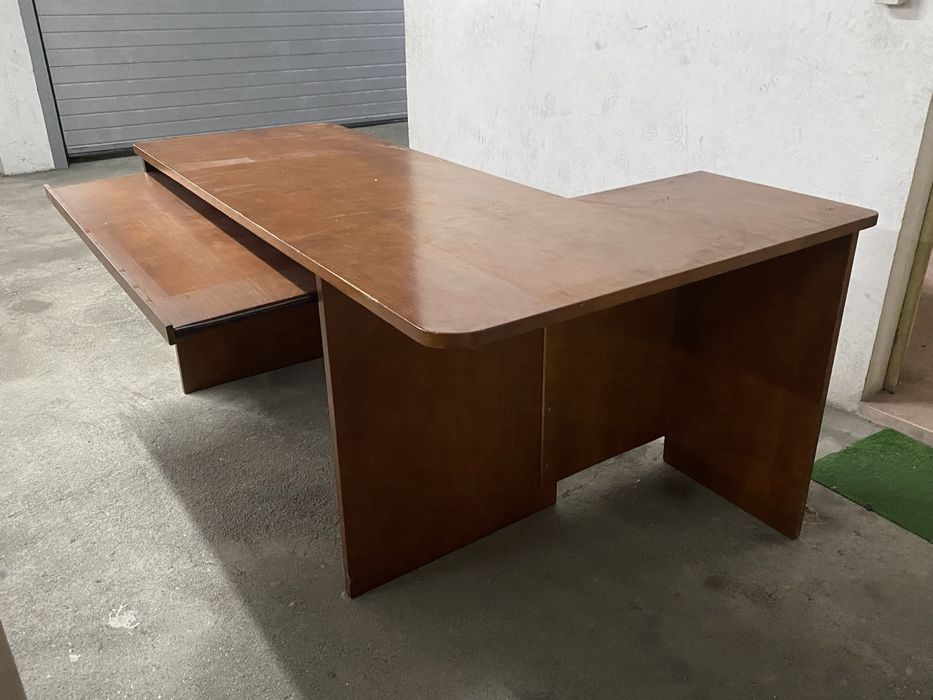 Secretaria em L com estante