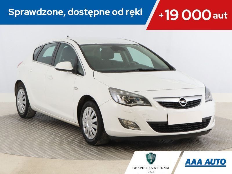 Opel Astra 1.6 T, Navi, Xenon, Klimatronic, Tempomat, Parktronic,