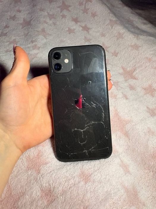 Продам Айфон 11 64 память