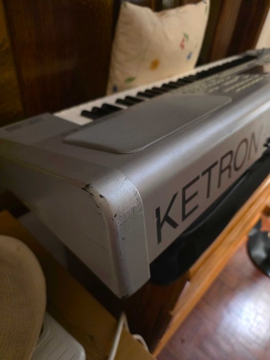 Teclado Ketron SD5 com porta usb & Dis hd