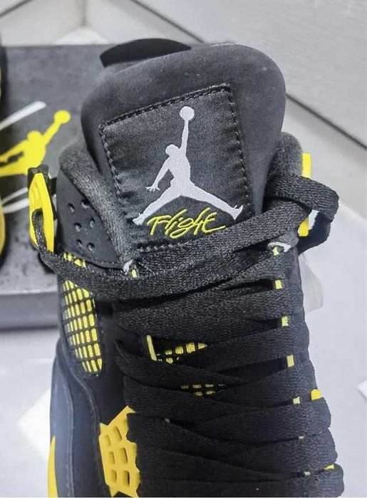 Jordan 4 Retro Thunder R.45