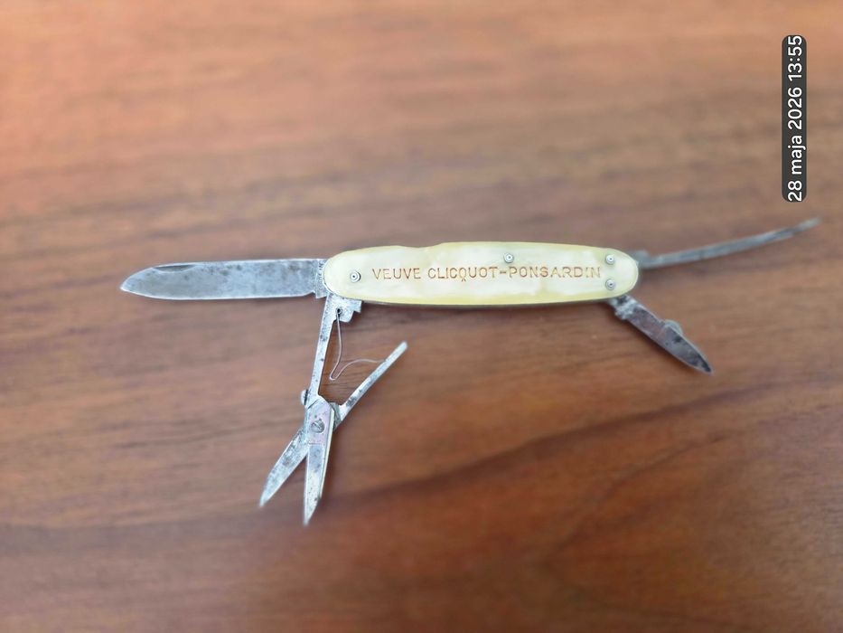 Scyzoryk mini. Bargeon Thiers. Francja. Szampan Veuve Clicouot. Ponsardin.
