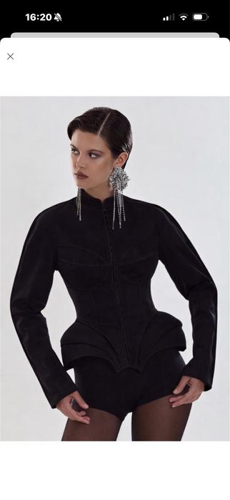 Скульптурний жакет від mon blanche в чорному кольорі розмір M-L