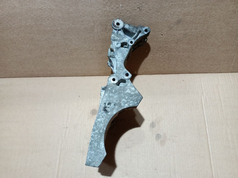 Łapa mocowanie alternatora pompy kompresora 2.0 TDI VW Audi Seat Skoda