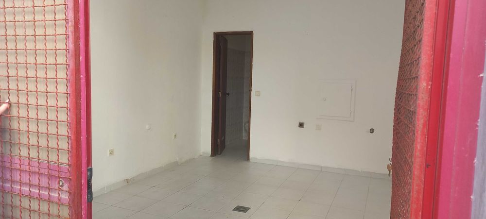 Aluga-se Loja, espaço versátil para gabinete, escritório