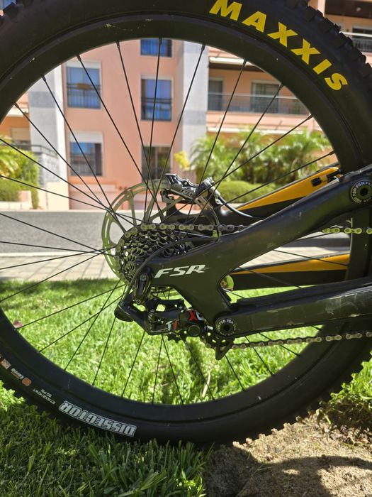 Specialized S-Works Demo FSR — Downhill Full Carbon, suspensão nova