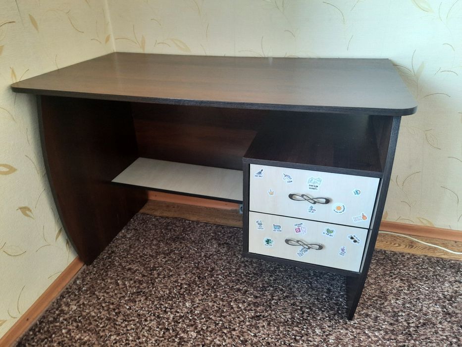 Стіл письмовий з шухлядками