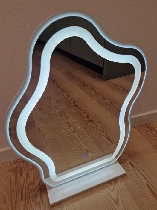 Espelho com iluminação, lacado a branco