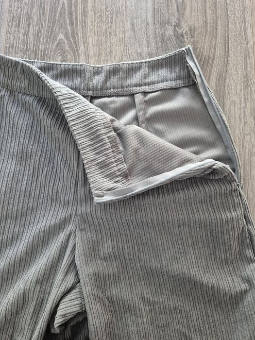 Calças Cinza Shein

Tecido macio com textura canelada
Bolsos laterais