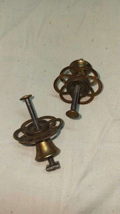 Старинные дверные ручки из латуни