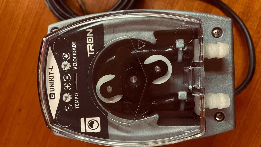 “Bomba peristáltica TRON UNIKIT-L 110/220V Nova – Ideal para lavandarias self-service”.