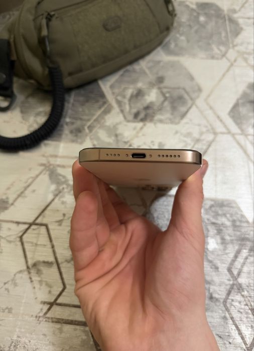 IPhone 16 Pro Max Gold