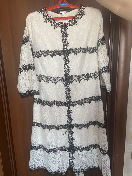 Женское кружевное платье белое с черным нарядное платье с гипюром