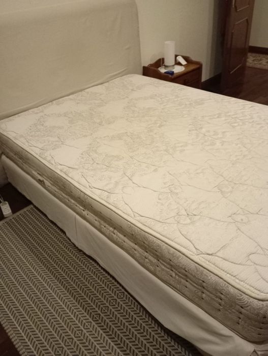 Cama (Sommier) com oferta de colchão