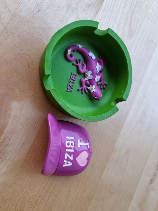 OFERTA PORTES - Souvenirs Cinzeiro e Íman para Frigorifico de Ibiza