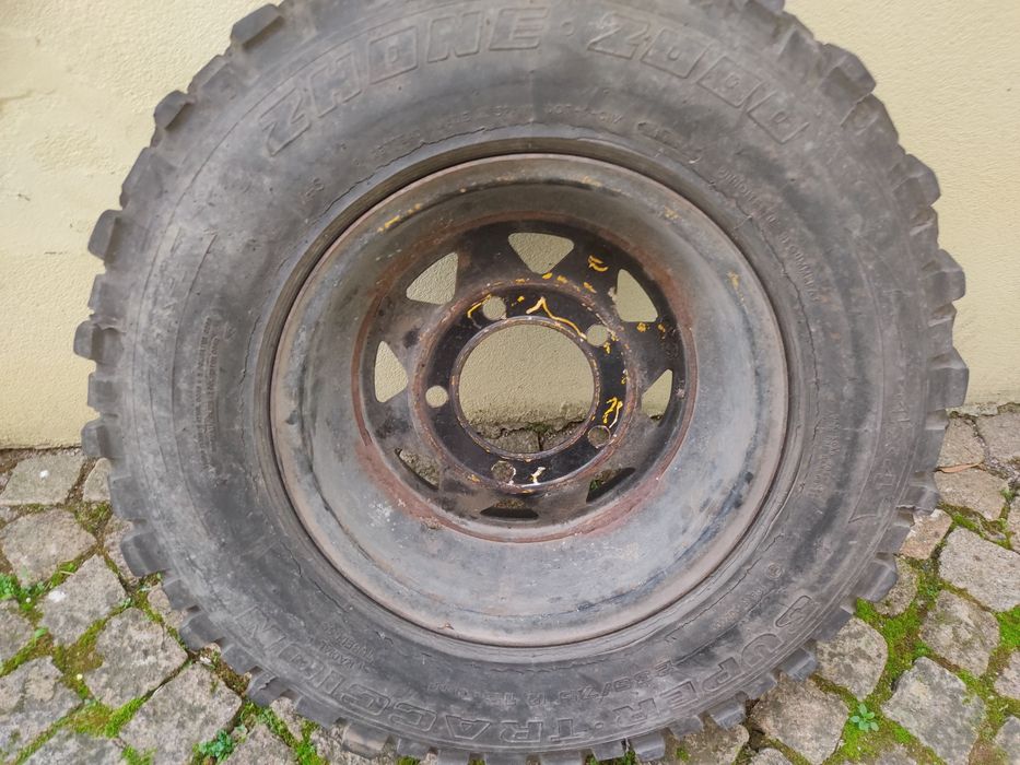 Pneus 235 75 R15 5x165.1 E Jantes 15 land rover series 3
