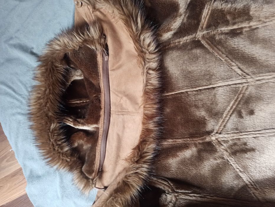 Kożuszki brązowy z kapturem