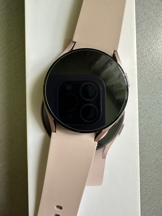 Часы  samsung Galaxy Watch4