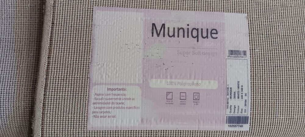 Tapete pelo curto bege