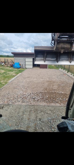 Usługi koparką koparko-ładowarką transport