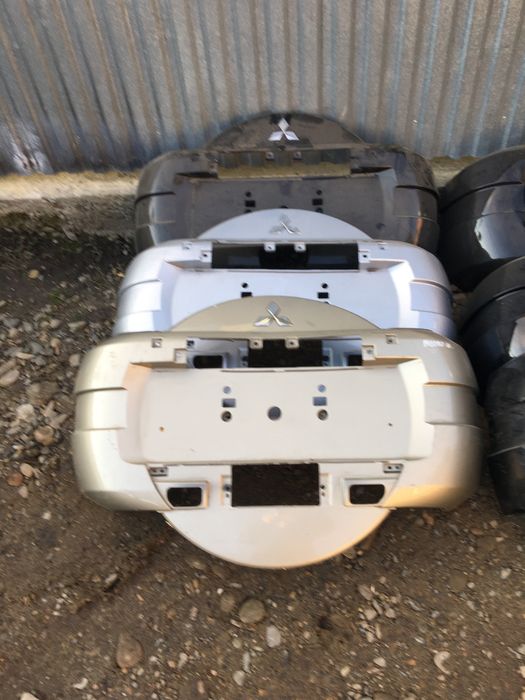 Накладка (кожух)запасного колеса(запаски)Mitsubishi Pajero Wagon