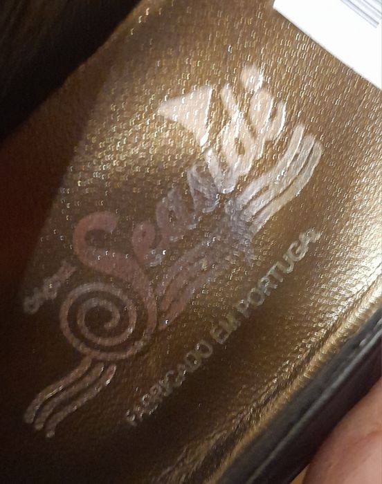 Sapatos Castanhos Novos