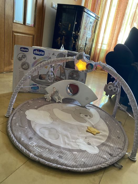 Tapete de Atividades Chicco com Brinquedos