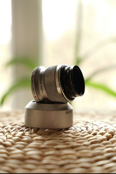 Olympus 45mm F1.8 silver