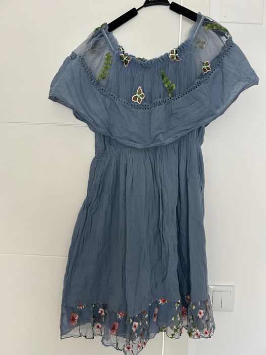 Vestido com bordado forrado. L