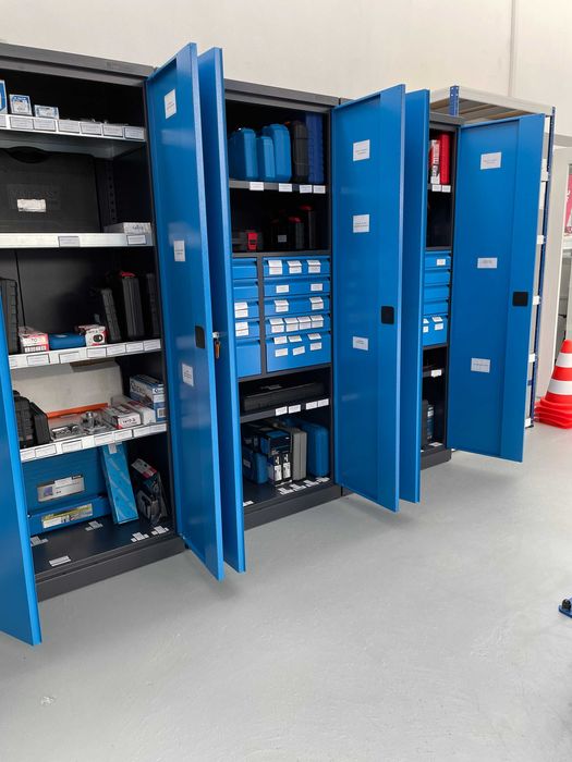 SAMOOBSŁUGOWY warsztat samochodowy podnośniki, narzędzia wymiana oleju