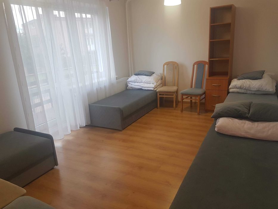 wynajmę miejsca w pokoju czteroosobowym dla pracujących