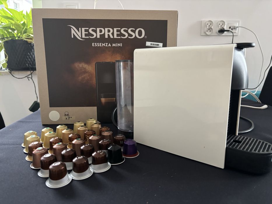 Ekspres do kawy Nespresso Essenza Mini + kapsułki