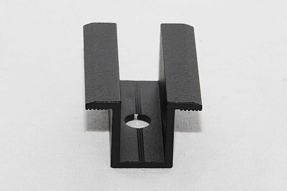 klema klamra środkowa czarna uchwyt do paneli