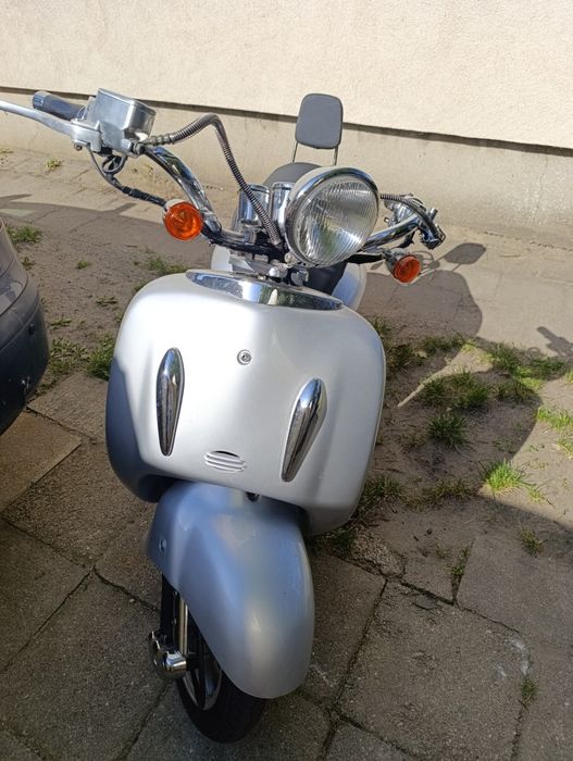 Hulajnoga elektryczna Cruiser.