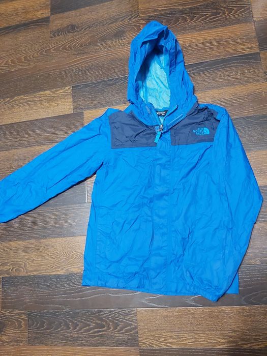 Продам ветровку на мальчика 10-13 лет.