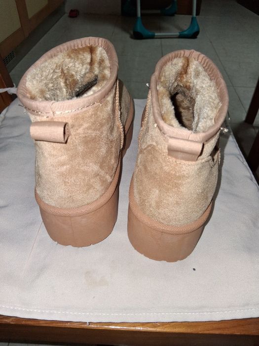 Botas até ao tornozelo forradas com pele