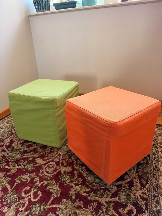 Pufy  serii IKEA Solsta Pallbo