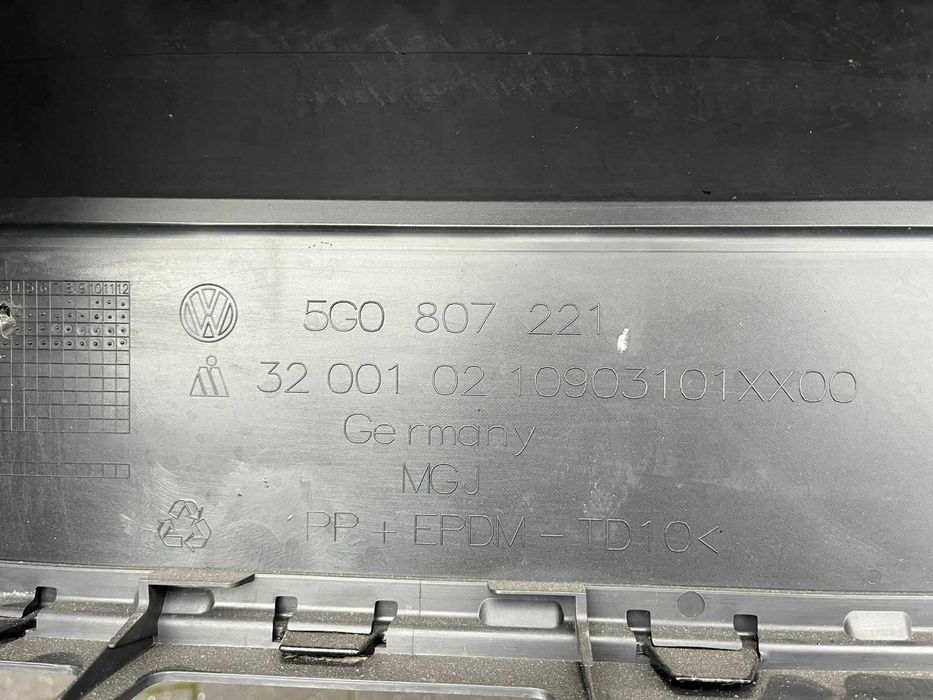 Бампер передній  Golf 7 Європа USA 5g0807221