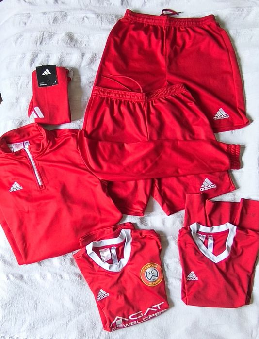 Duży zestaw piłkarski Adidas czerwony FC Wrocław  13-14 lat / 164