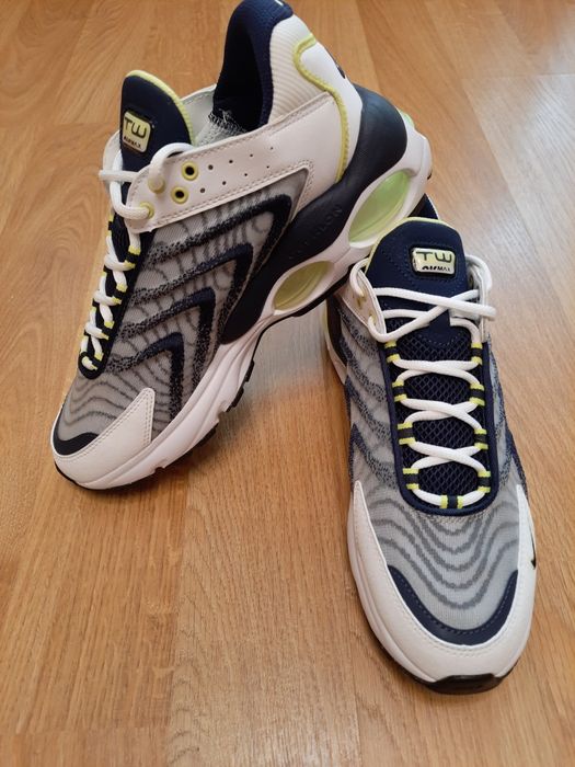 Оригінальні чоловічі кросівки Nike Air Max TW (DQ3984-101)