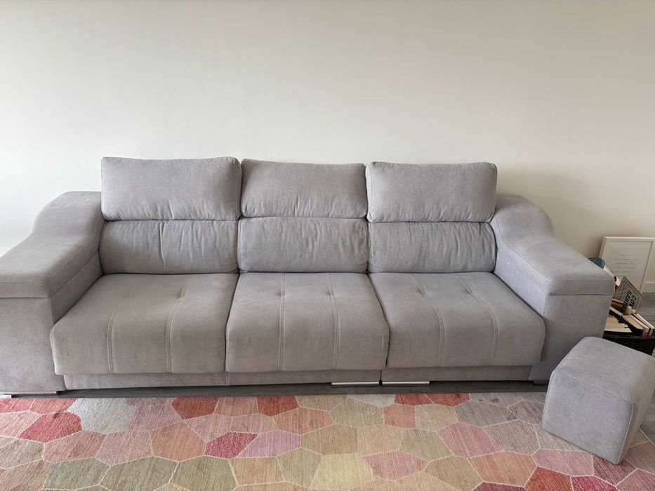 Sofá de 3 lugares, cor cinza claro