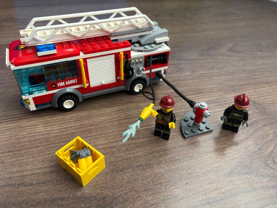 LEGO® City
Caminhão de Combate ao Fogo
5-12 | #60002 | 209 peças