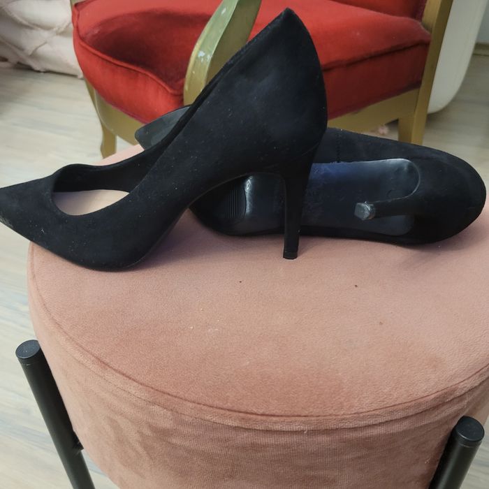 Czarne, zamszowe szpilki