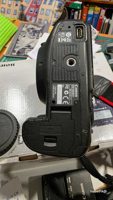 Canon EOS 7D- CORPO (26143 disparos) com caixa + Bateria + Carregador+ cartão + alça (tudo original) ótimo estado